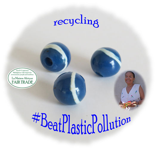 BeatPlasticPollution Pärlor handgjorda av insamlat plastavfall
